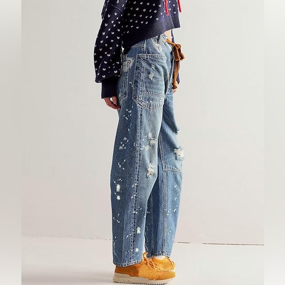 NWT Super Cute Barrel Jeans. Size Medium. Fits Size (6-8) - Picture 3 of 3